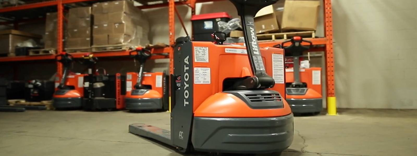 Powered pallet truck